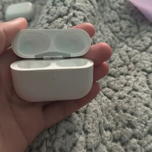 AIRPOD PRO CASE (airpods not included)
